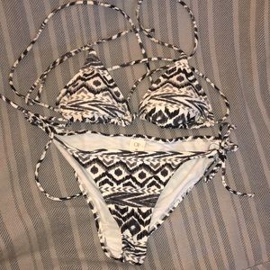 🍒🍒3/$20🍒🍒 OP Black Print Triangle Bikini Top